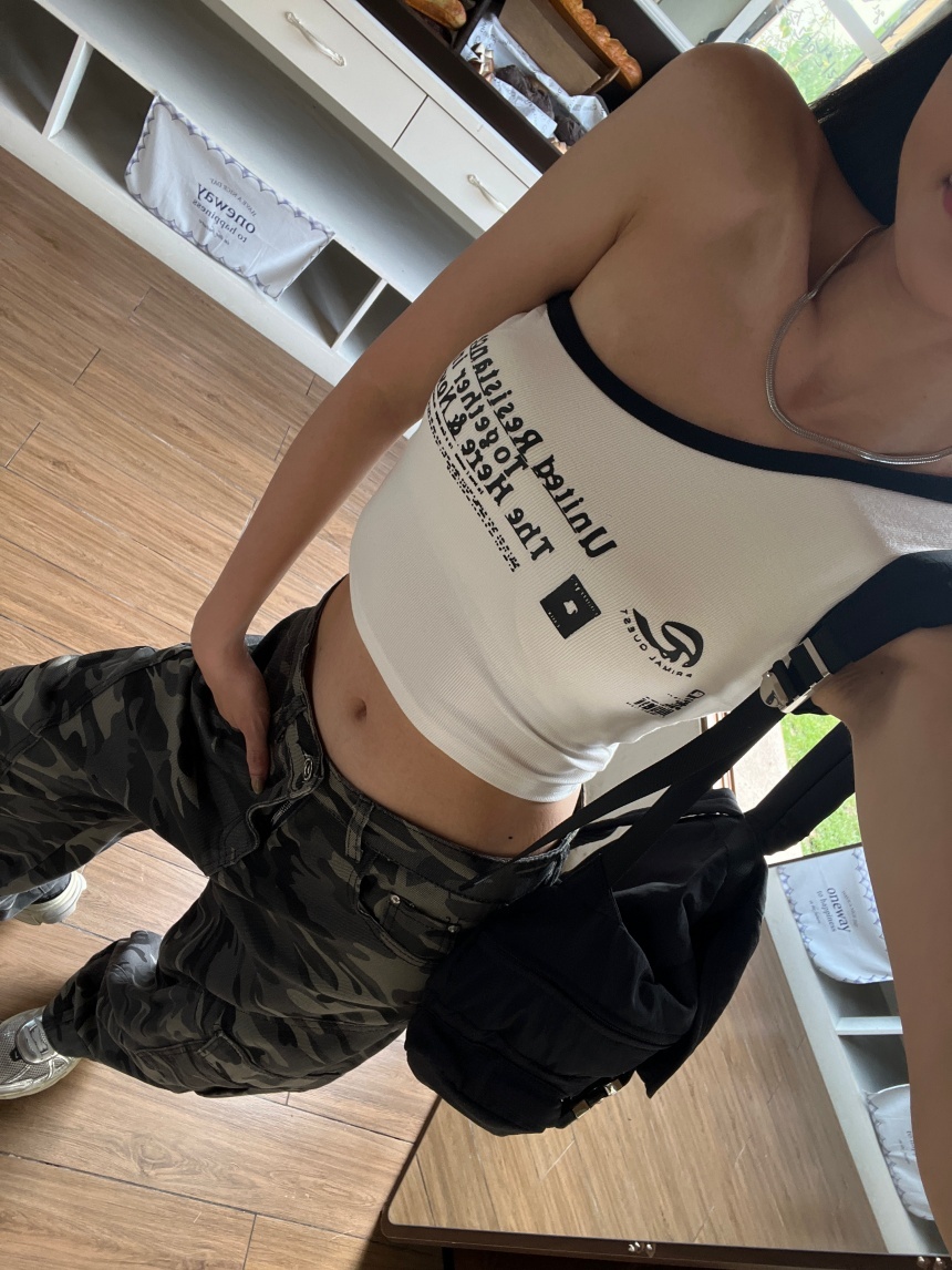 美式辣妹附胸墊字母印花斜肩背心*3色