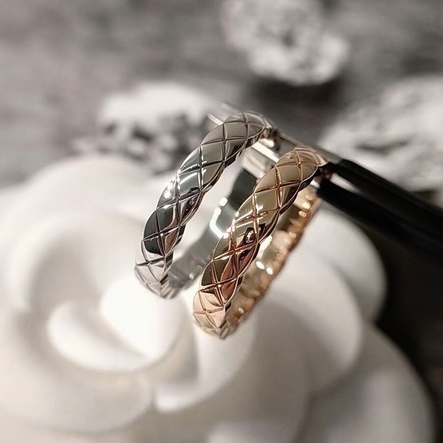 18k 香奶奶”coco crush經典光面菱格極細戒’高奢定製