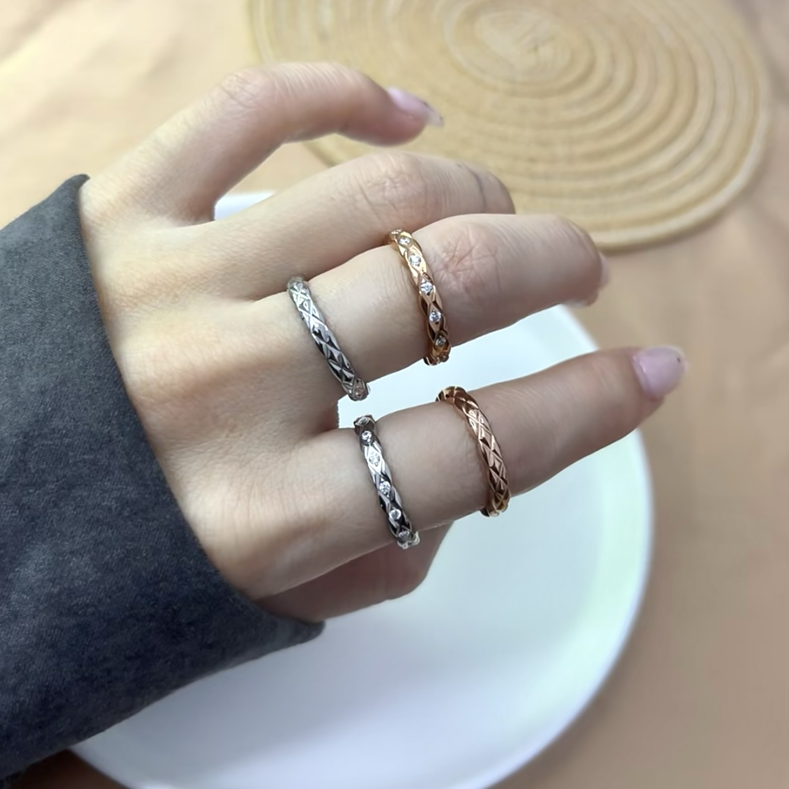 18k 香奶奶”coco crush經典光面菱格極細戒’高奢定製