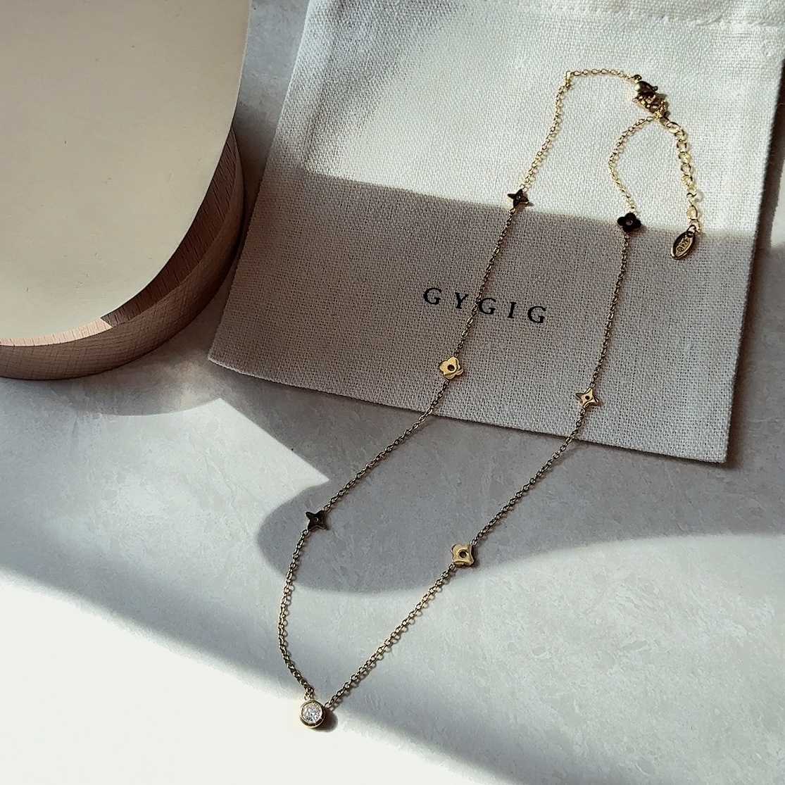 mini”小金老花點綴細緻小鑽墜”細項鍊