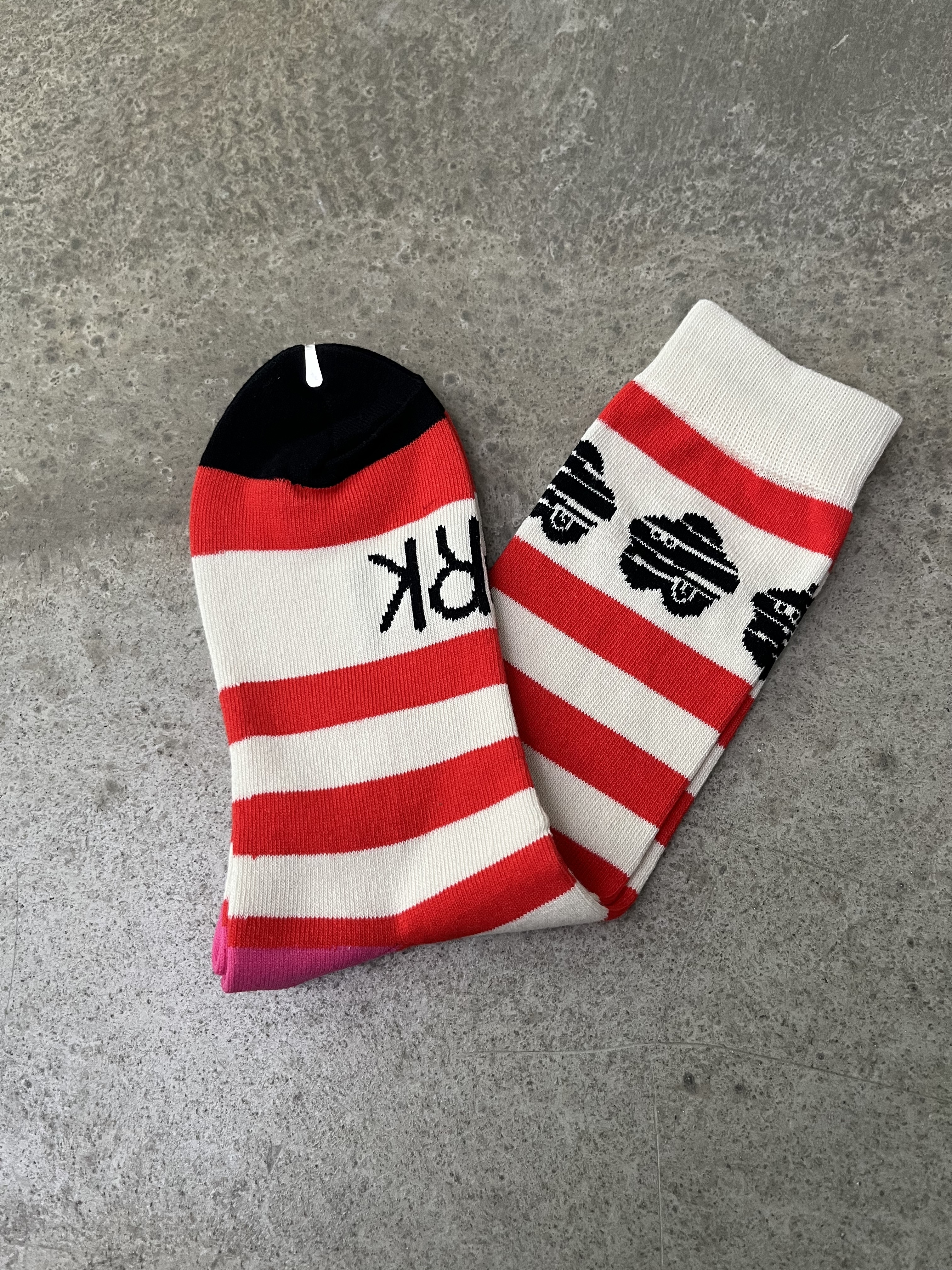 日本製紅米色橫間襪