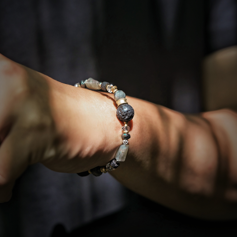 創作者｜火山岩藍光拉長石手鍊 C1717