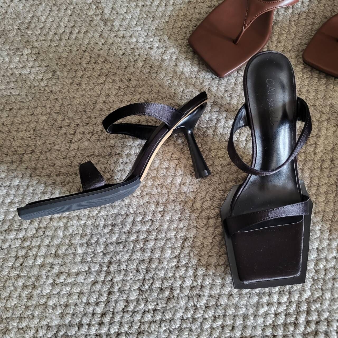 方頭真皮高跟鞋