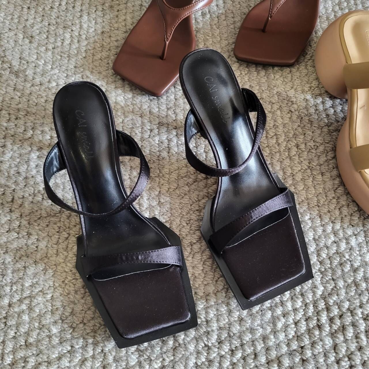 方頭真皮高跟鞋