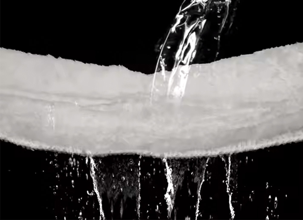 毯魔袋是水族界的革命性濾材，過濾效能比傳統白棉高出20倍