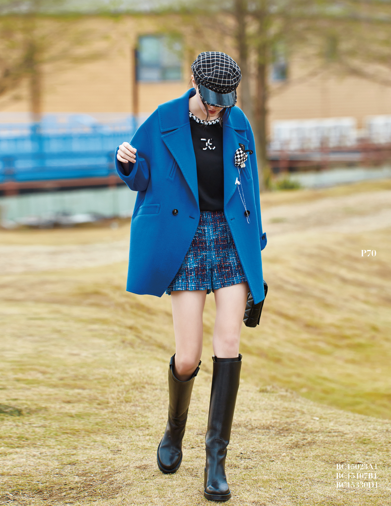 BC15330D1  藝術規矩藍色宣言寬版翻領大衣 (附別針)