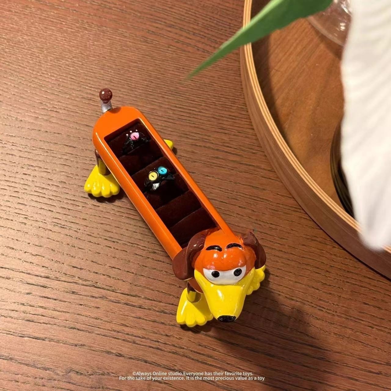 Slinky Dog Ring storage