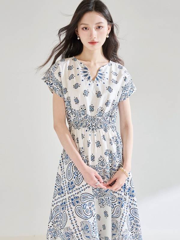 小V領圖騰柔棉洋裝 白色