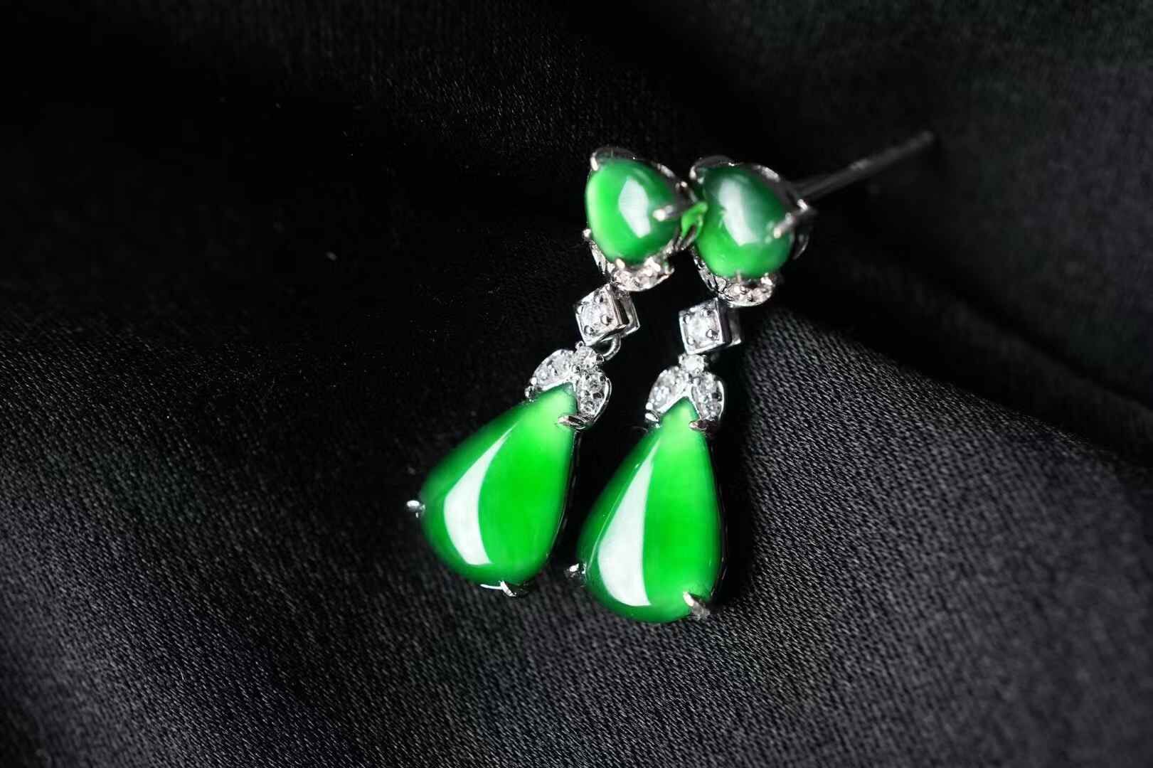 62835 翡翠冰辣陽綠水滴耳墜