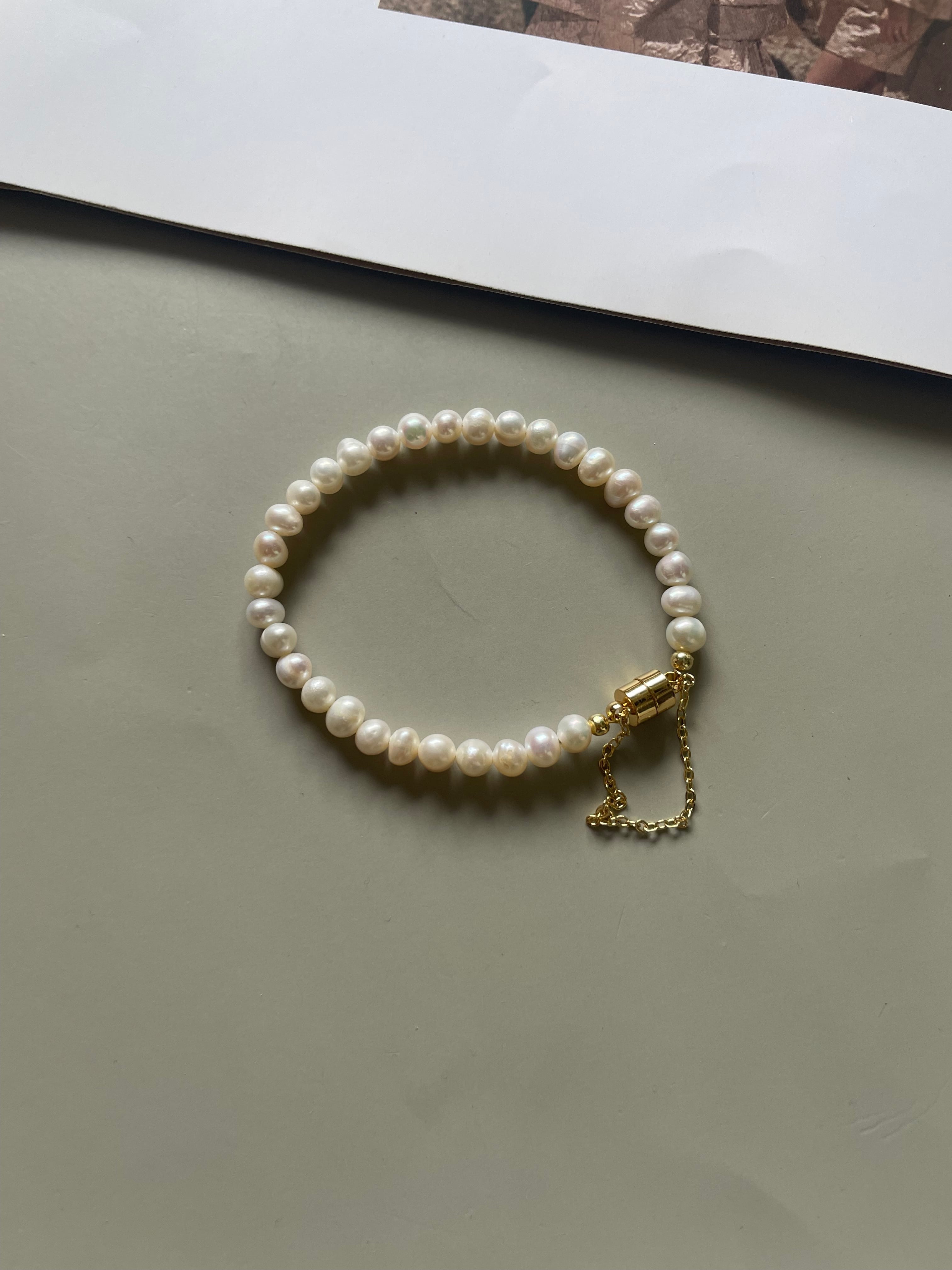 magnet pearl bracelet