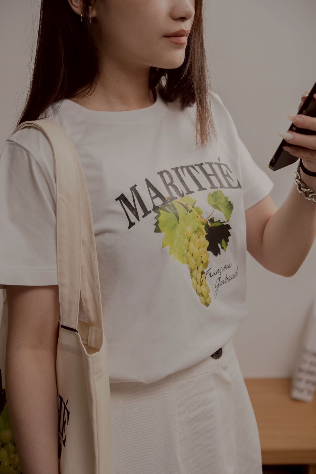 【現貨】MARITHE 葡萄圖形短T 2色 MFG45UTS117