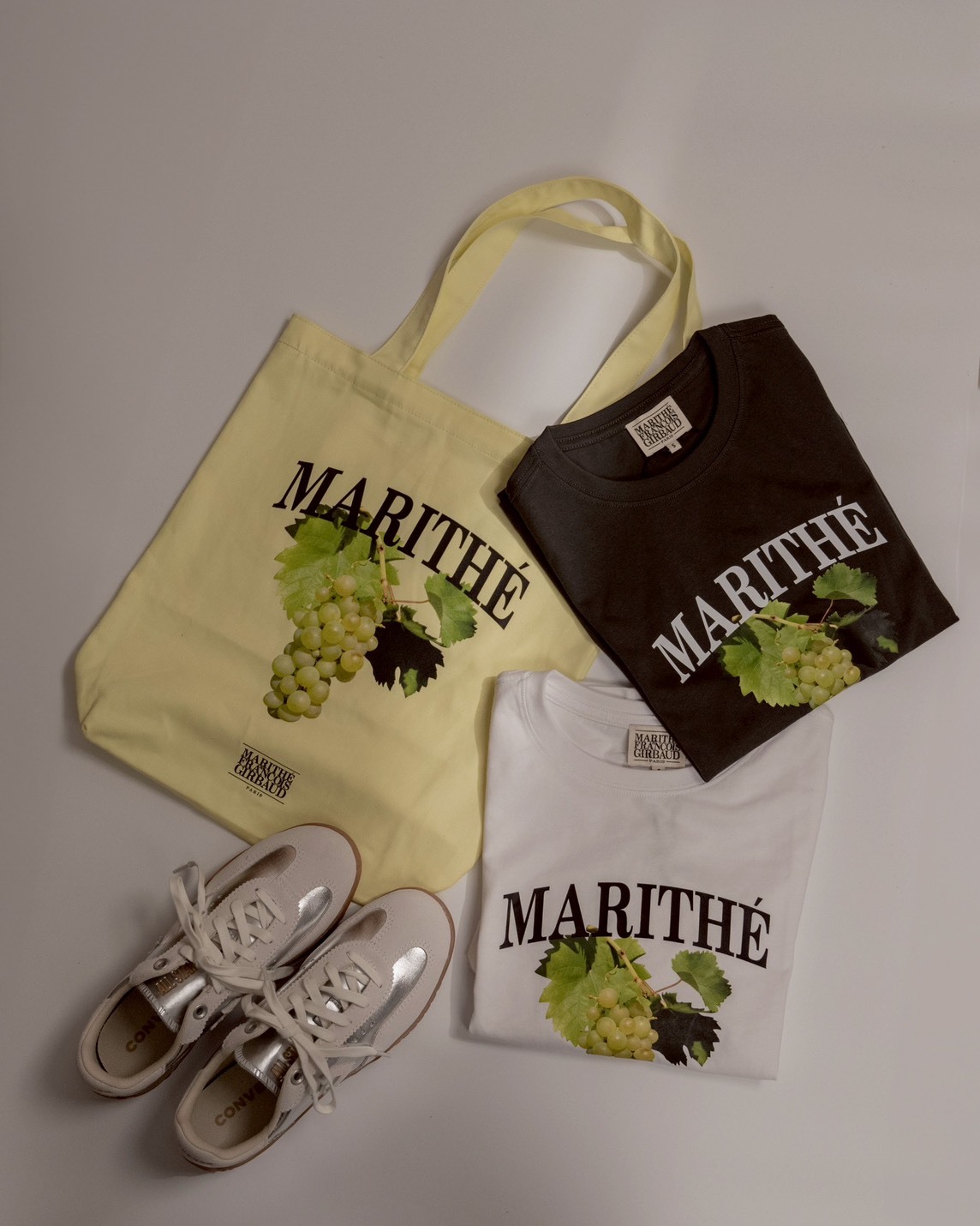 【現貨】MARITHE 葡萄圖形短T 2色 MFG45UTS117