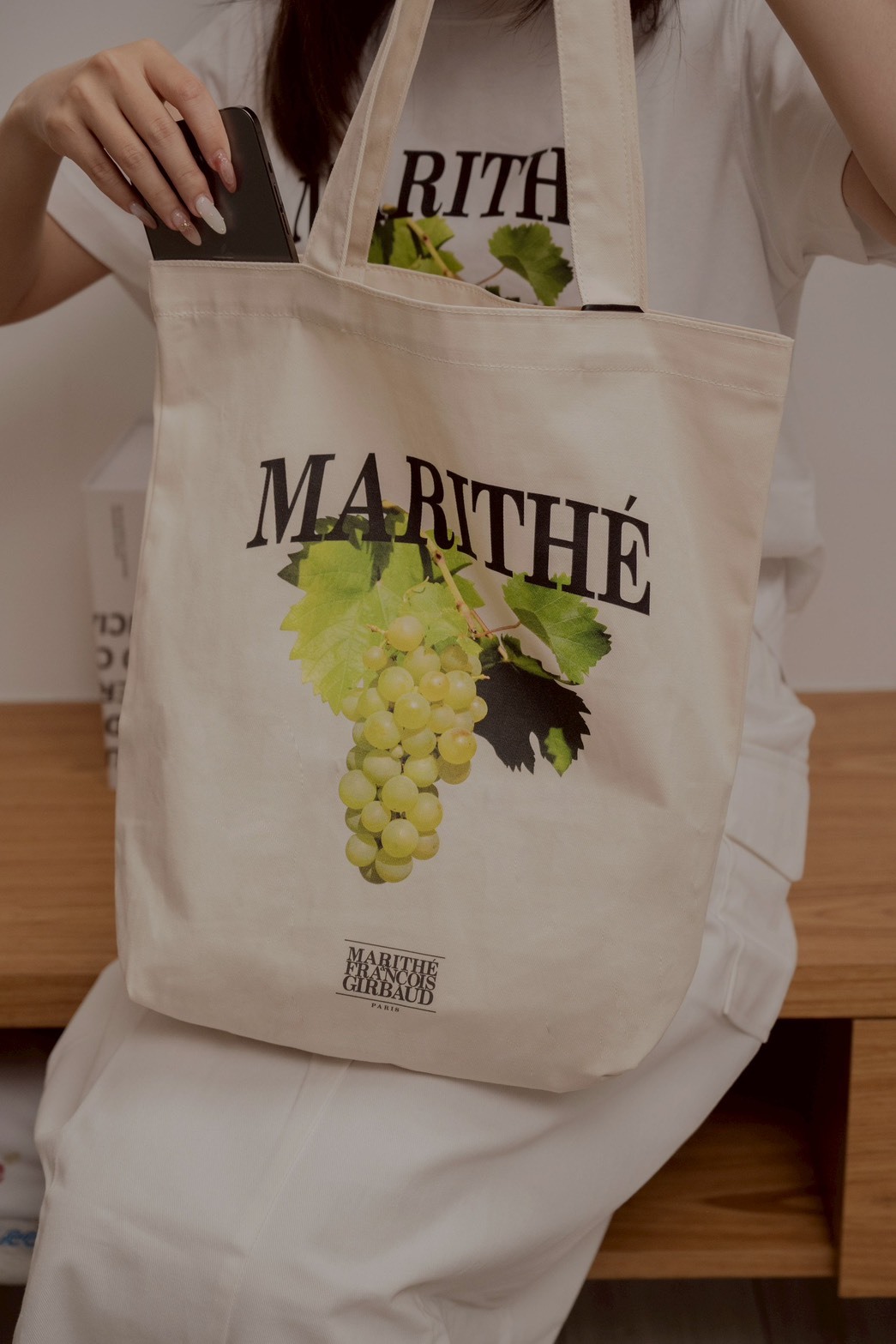 【現貨】MARITHE 葡萄圖形環保袋 帆布袋 2色 MFG45SBG205