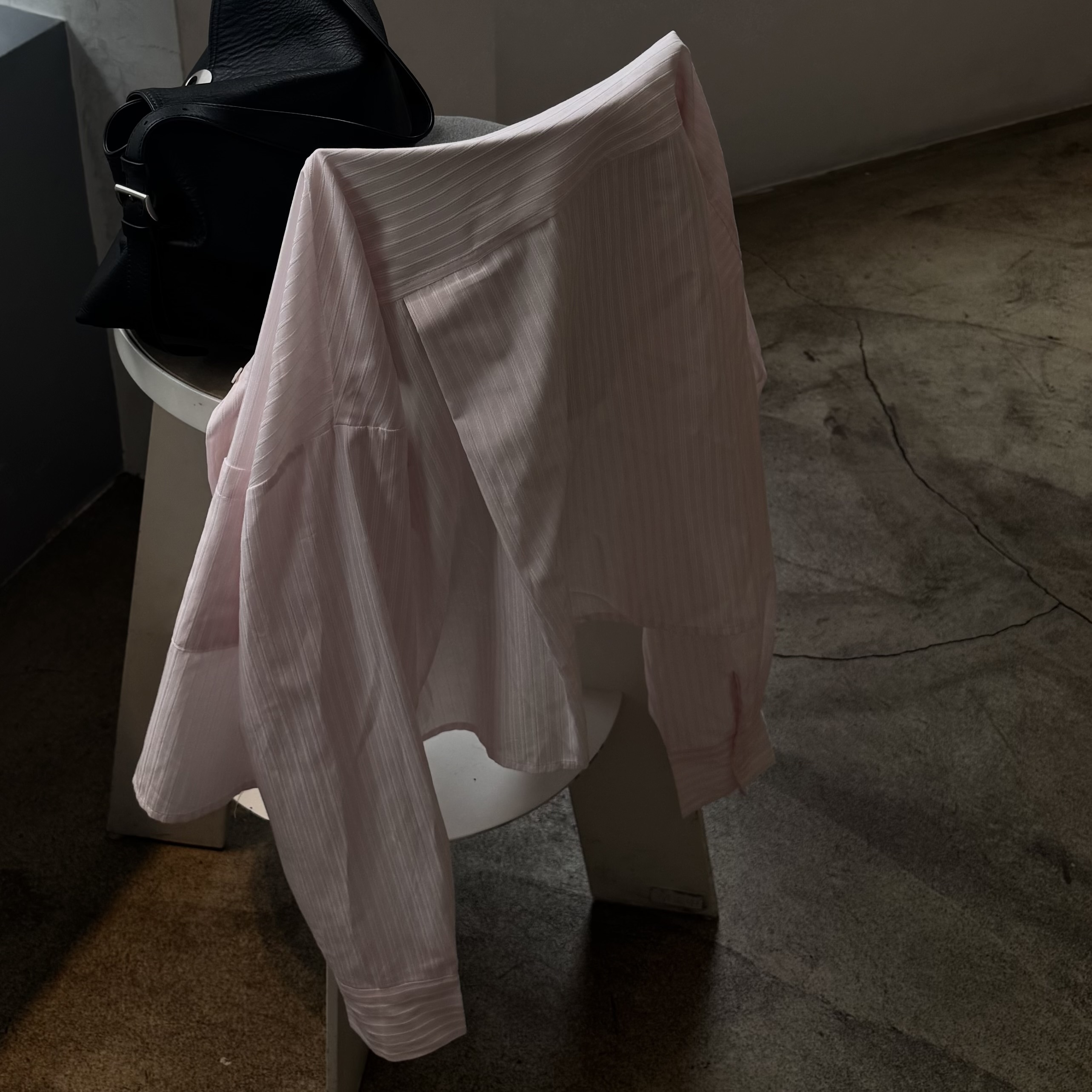 《自訂款》襯衫控闆娘當然要做一款自己的慵懶短版襯(條紋淡粉/現貨）