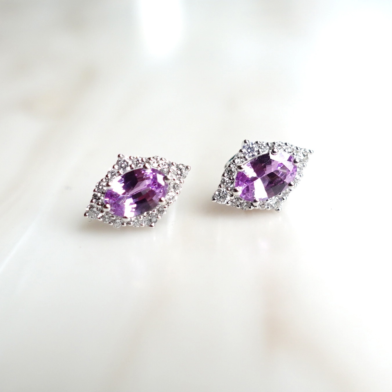 18K金薰衣草紫色藍寶石鑽石耳釘