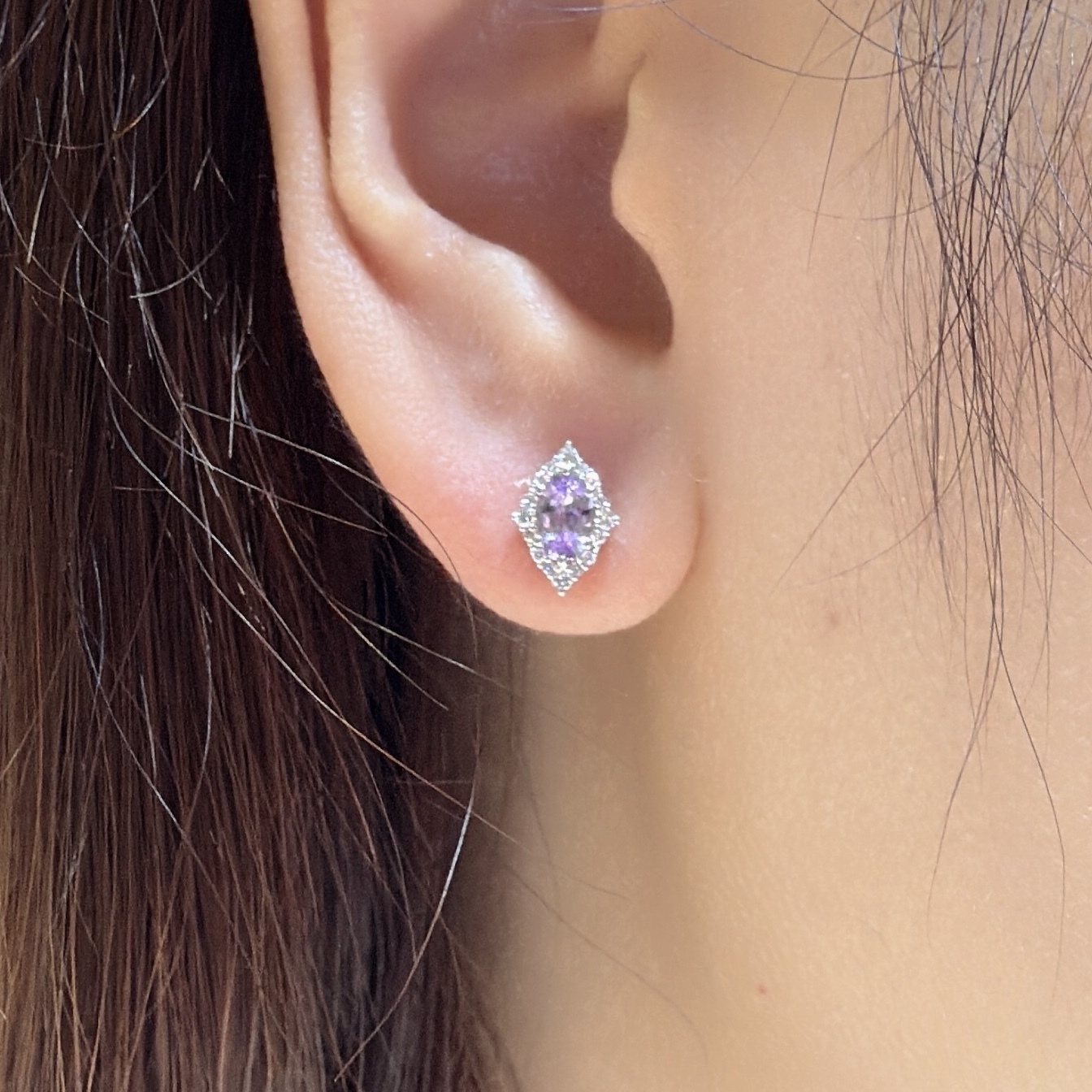 18K金薰衣草紫色藍寶石鑽石耳釘