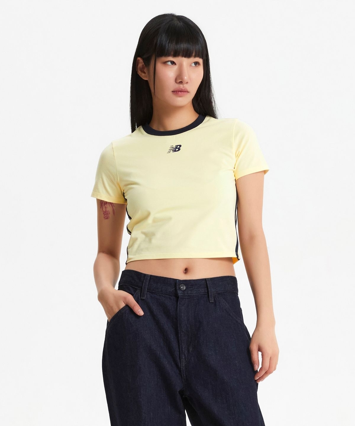 【代購】New Balance 女 AESPA 金冬天 同款 Track Crop Ringer 短袖 DWSWB3053