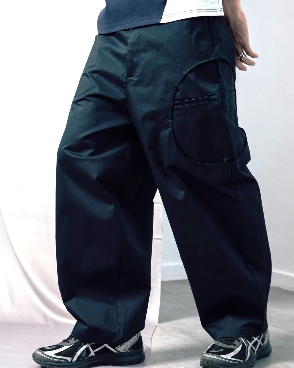 PINHENG 聯名款Jinpinmay 幾何解構中腰錐形長褲-深藍