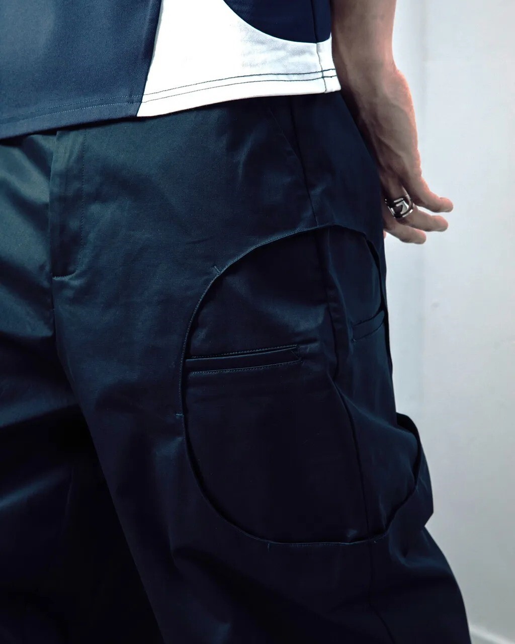 PINHENG 聯名款Jinpinmay 幾何解構中腰錐形長褲-深藍