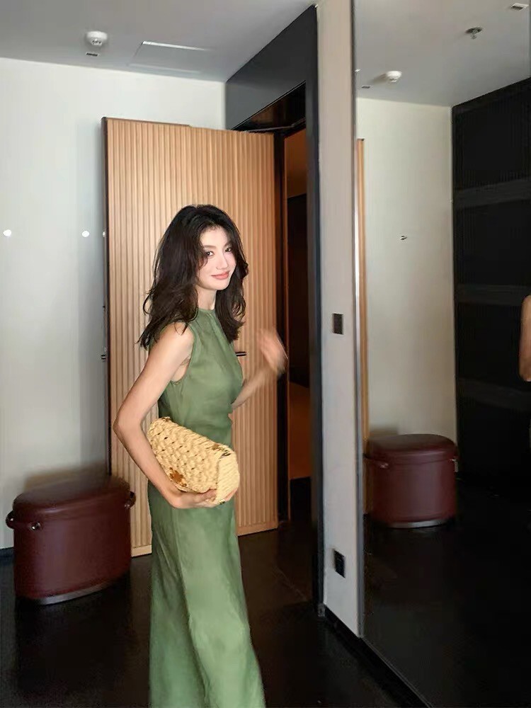 顯白色系腰扭結造型圓領長洋裝S-XL / 2色 (Elegant & Love)