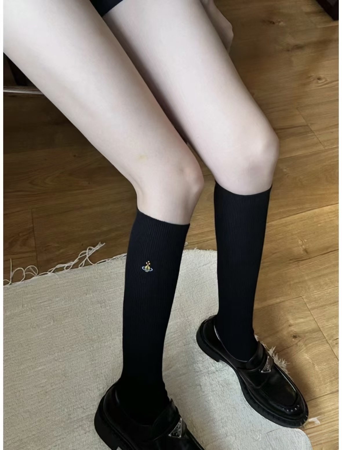 現貨┃Vivienne Westwood 膝下襪 小LOGO ORB 學院風 羅紋 刺繡 高筒襪 長襪