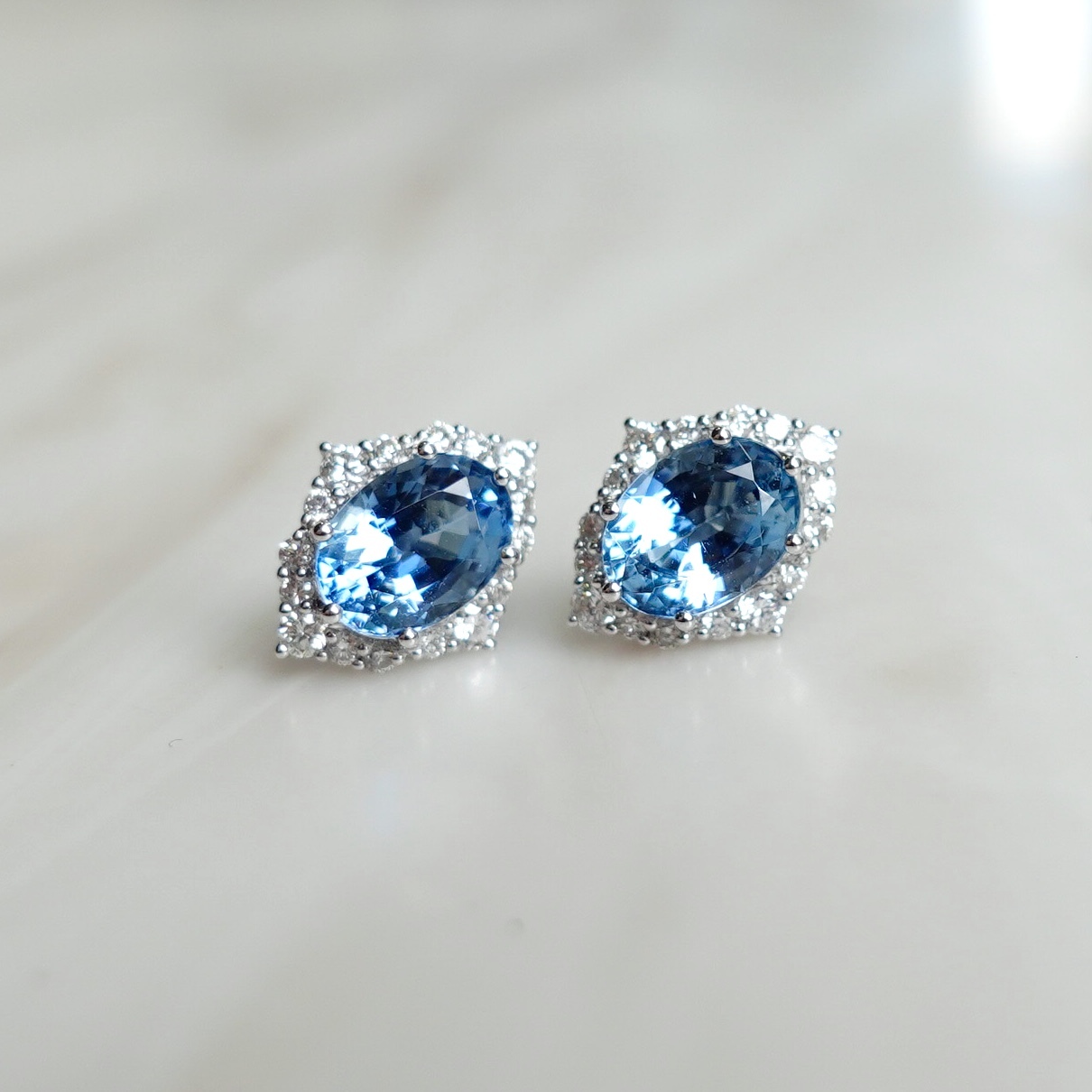 18K金天然海藍寶石鑽石耳環 - Guild寶石證書「超級聖瑪利亞藍」