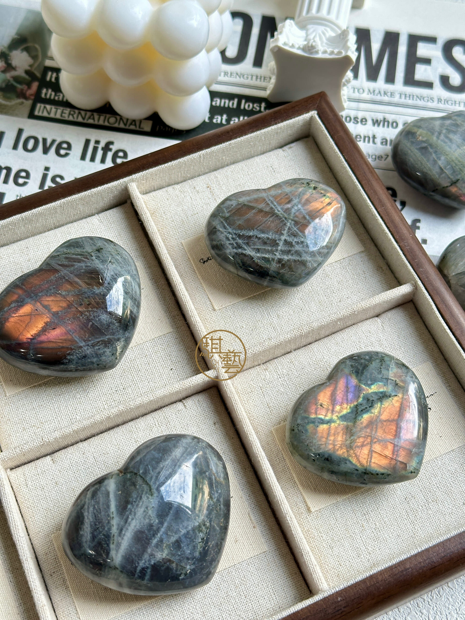 紫拉長石愛心｜提升直覺 幻彩能量水晶 守護療癒收藏推薦