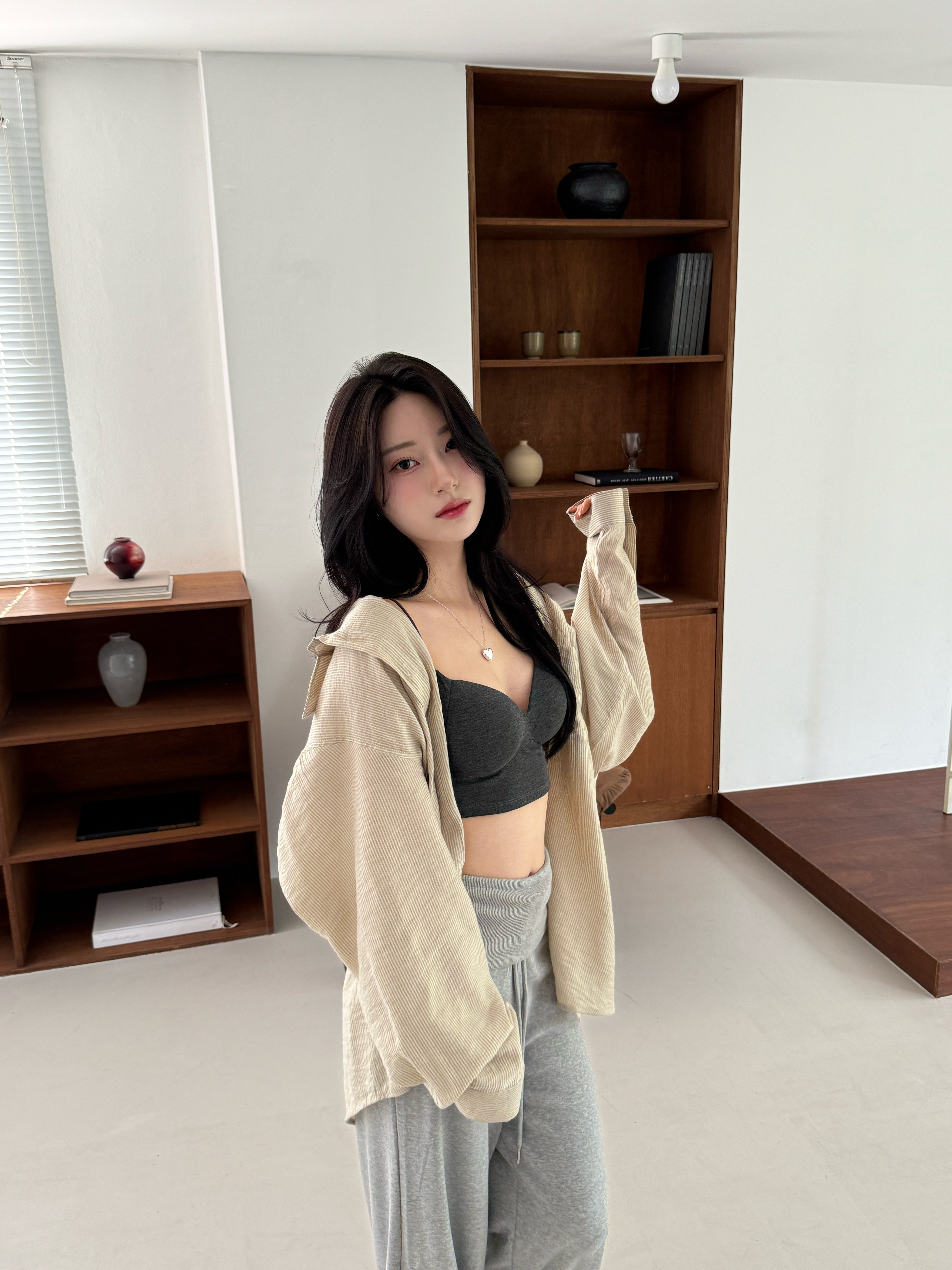 【現貨】U18 裸肌涼感 柔霧紋理襯衫 (米陶)