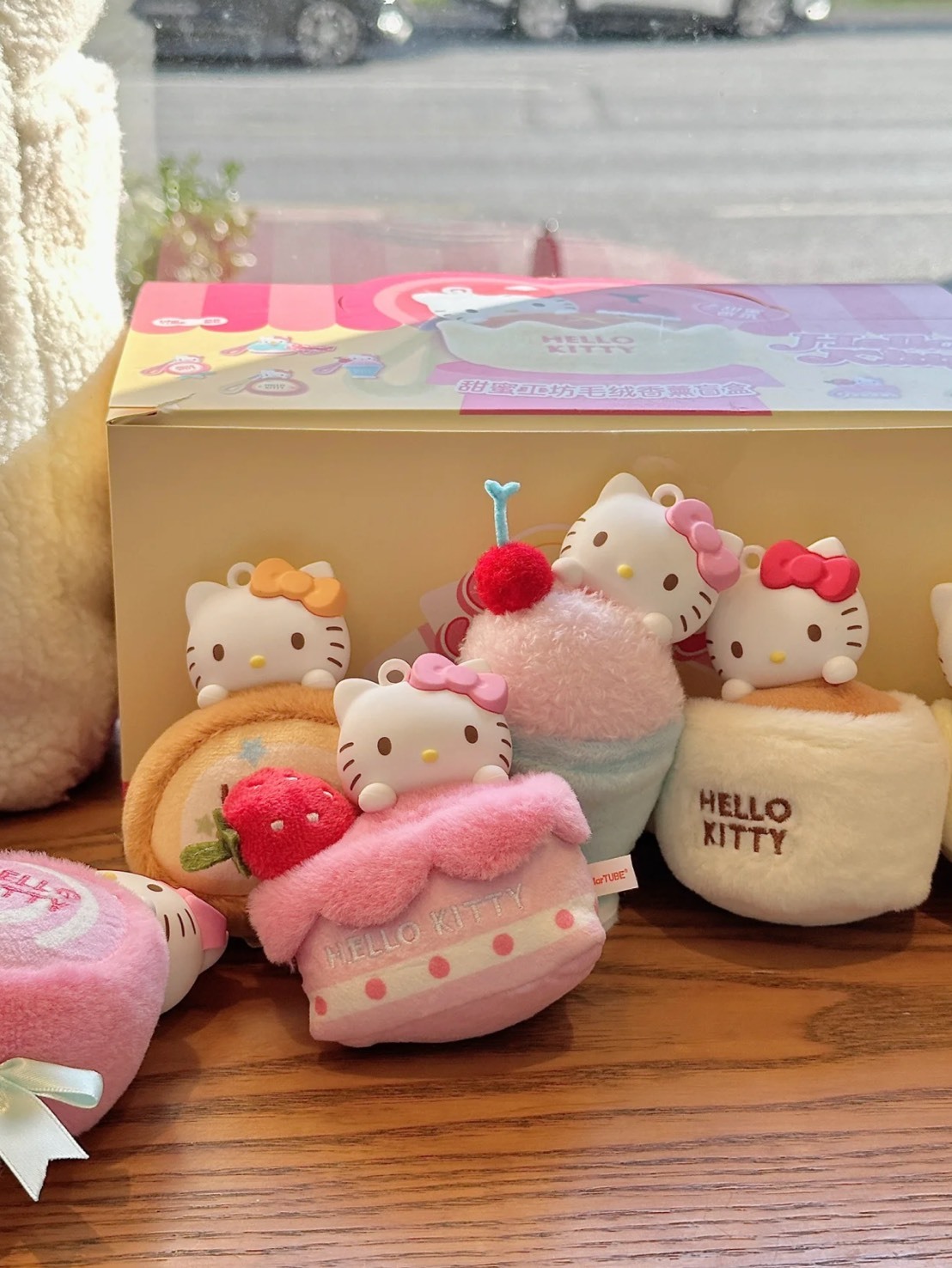 三麗鷗HELLO KITTY Y2K香香絨毛吊飾 盲盒 6+1隱藏款