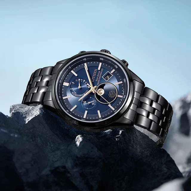 萬年鐘錶 - Citizen 星辰錶   全黑色藍色面盤月相光動能電波萬年曆男錶 BY1035-56L 錶徑42MM