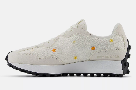 New Balance 327 女款 小花刺繡 米灰色休閒鞋 | 復古美型百搭款 | JUN25