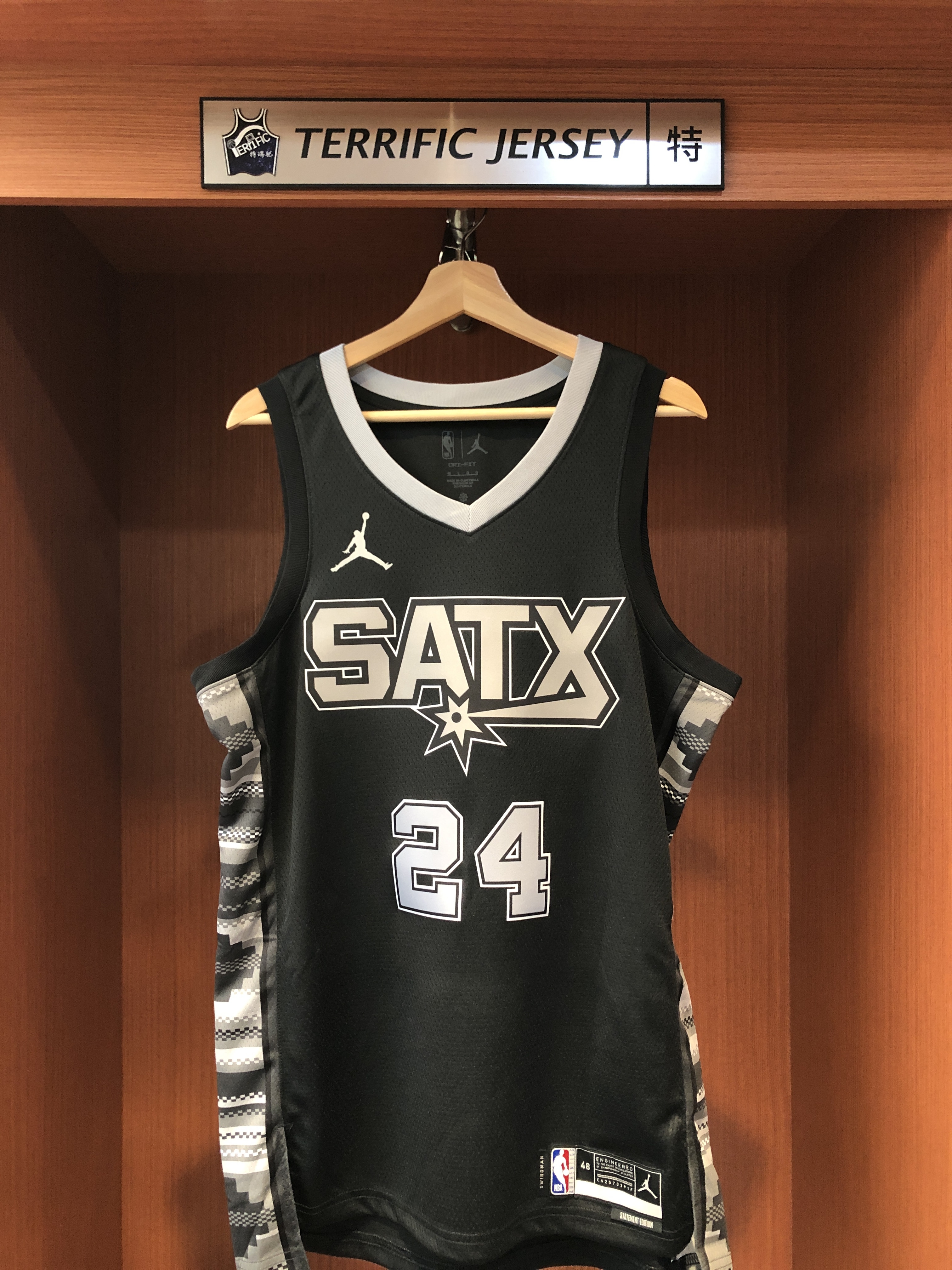 NBA球衣 Devin Vassell 聖安東尼奧馬刺黑圖騰 Statement Jordan Swingman 球迷版 熱轉印 全新