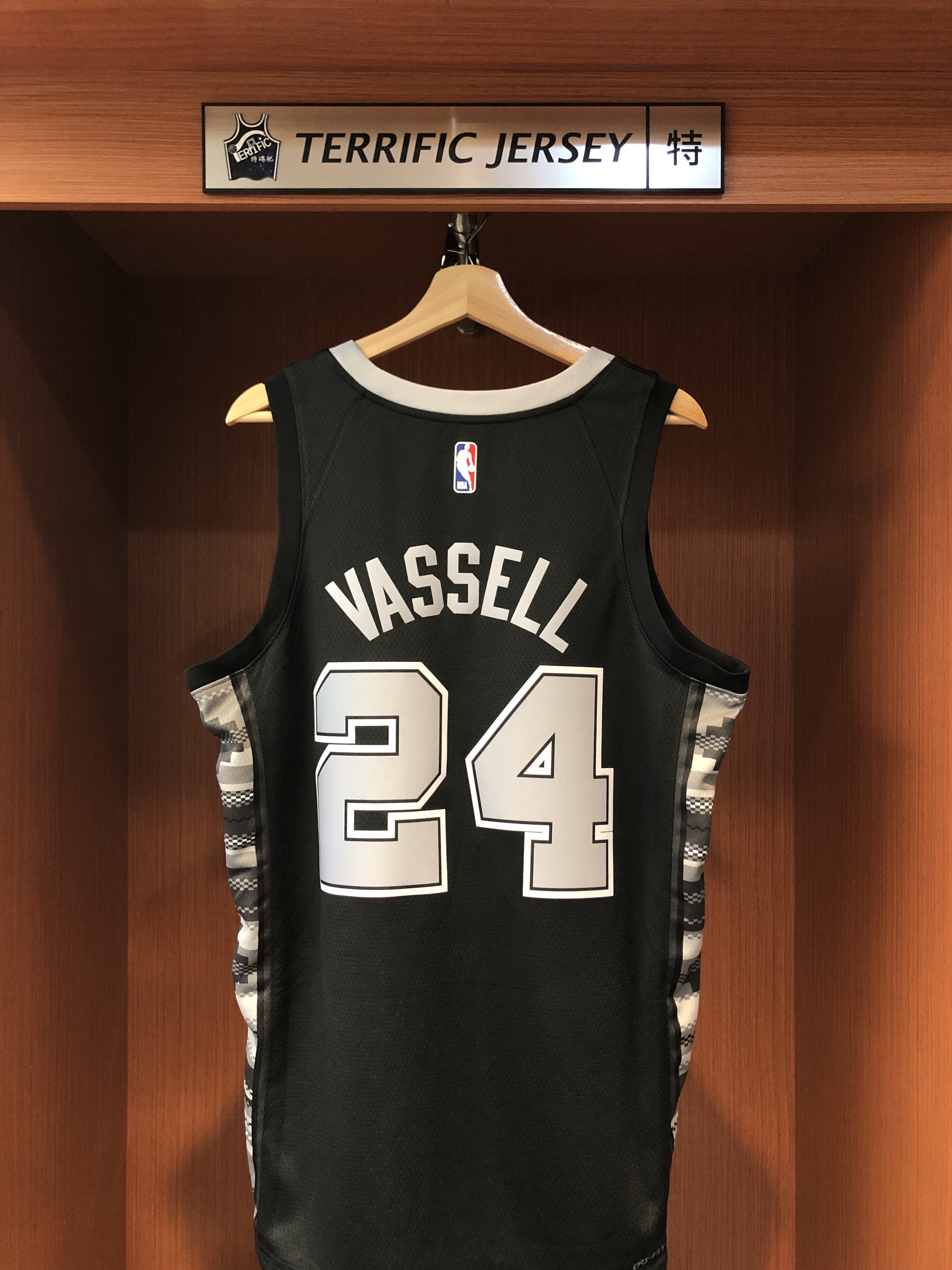 NBA球衣 Devin Vassell 聖安東尼奧馬刺黑圖騰 Statement Jordan Swingman 球迷版 熱轉印 全新