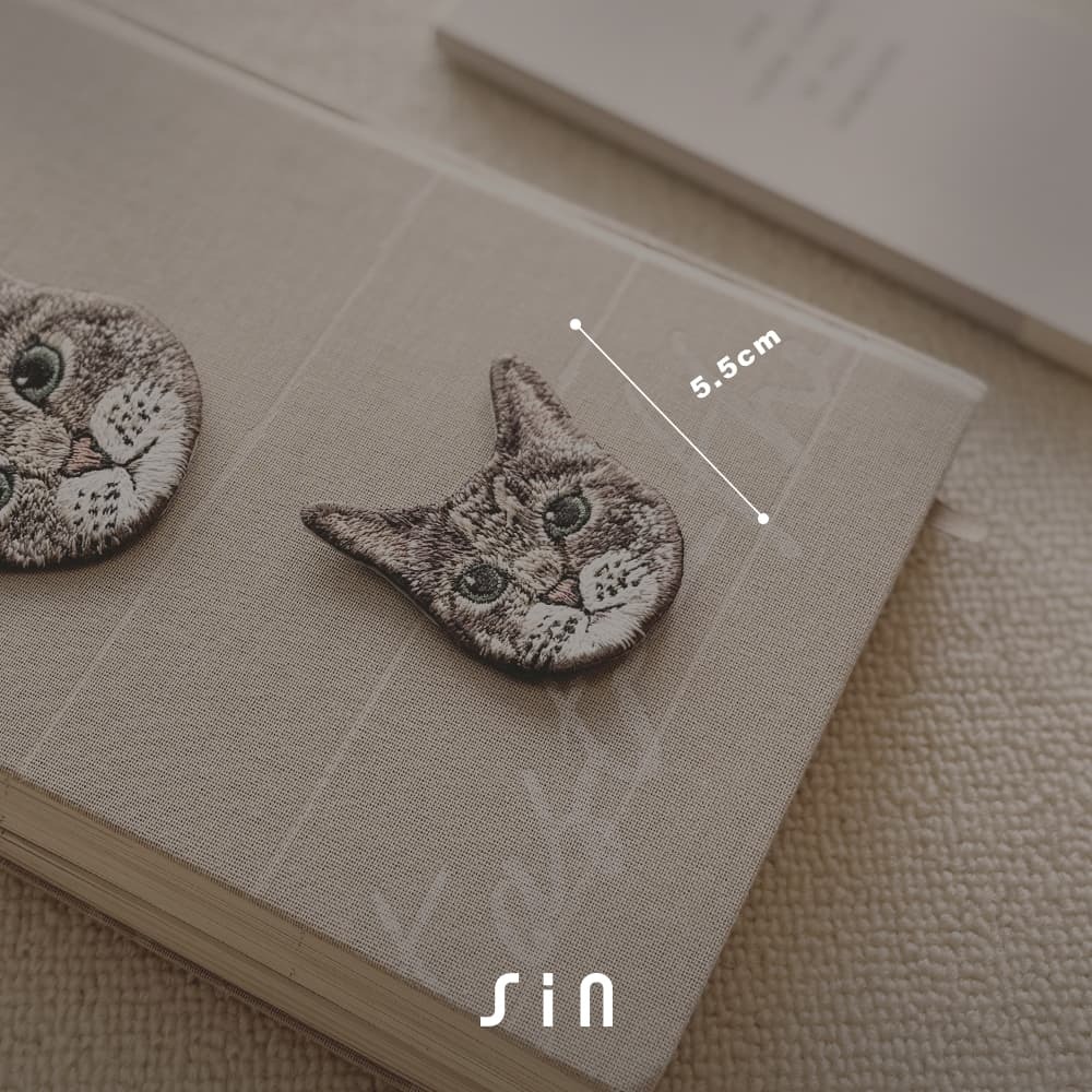 白底虎斑小喵 Mini 迷你版 貓咪刺繡貼紙｜ Sin意工作室