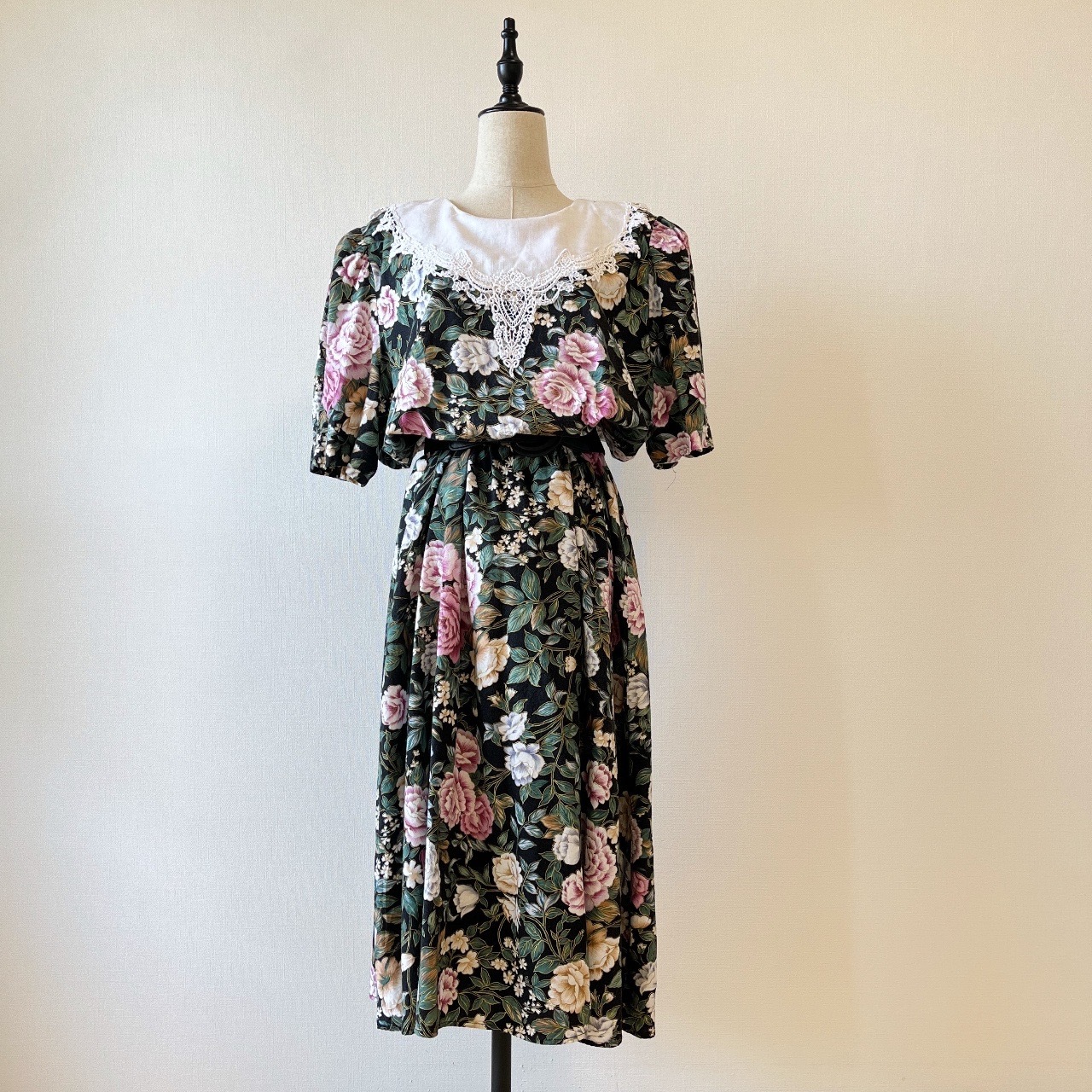 Sweet Reason大領子黑色大花古著連身裙