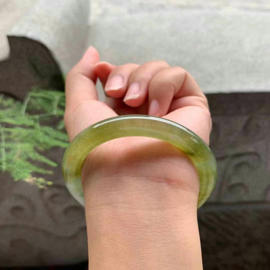 625647 53mm冰種黃翡翡翠圓條手鐲(52-54)