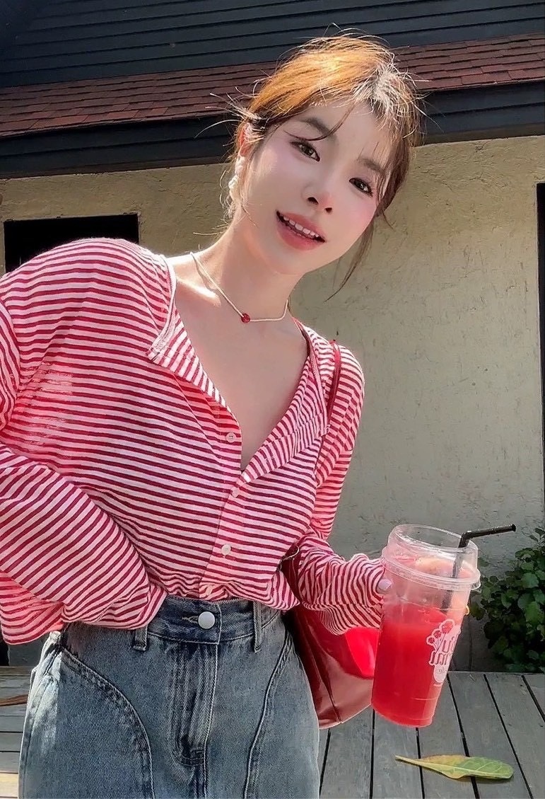 6531 輕薄排釦條紋針織外