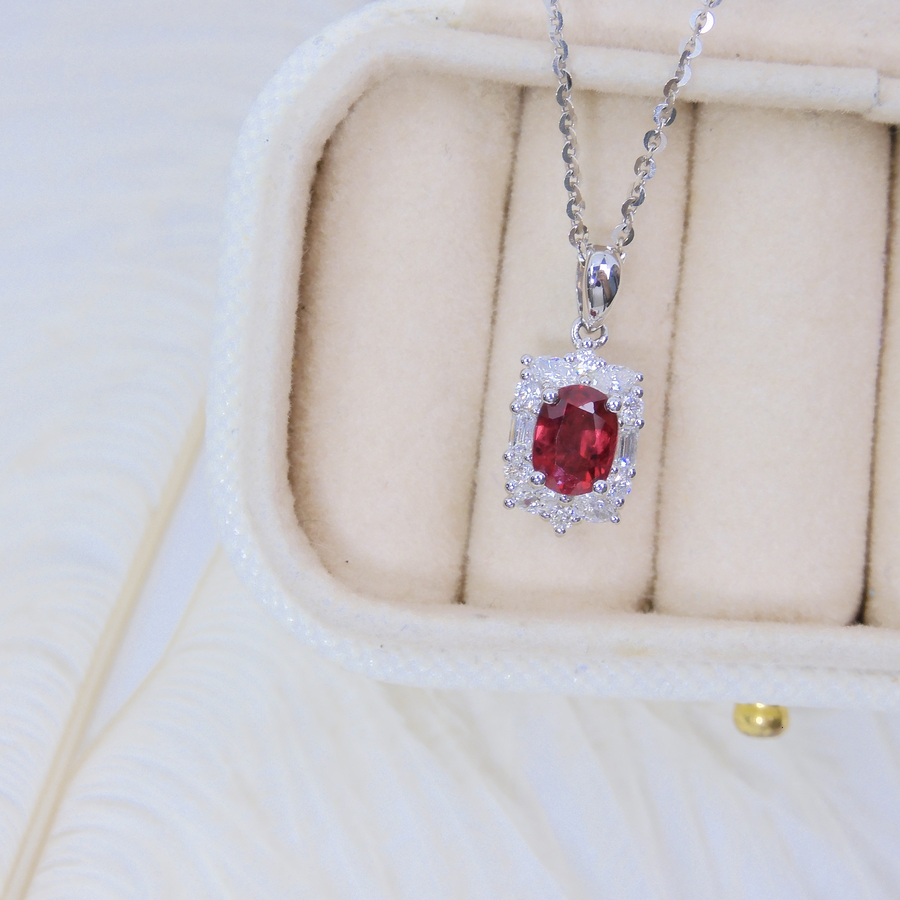 18K金 0.71ct 紅寶石吊墜 (配國際證書)