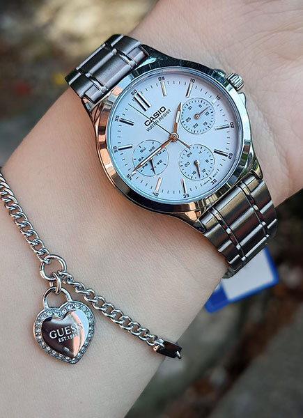 萬年鐘錶 - CASIO  卡西歐 簡約三眼水藍色面盤女錶 LTP-V300D-2A  錶徑33.2MM