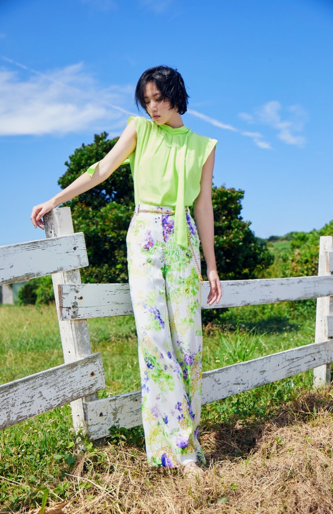 BC1EF061A1 浪漫農夫巴洛克花園螢光綠背心