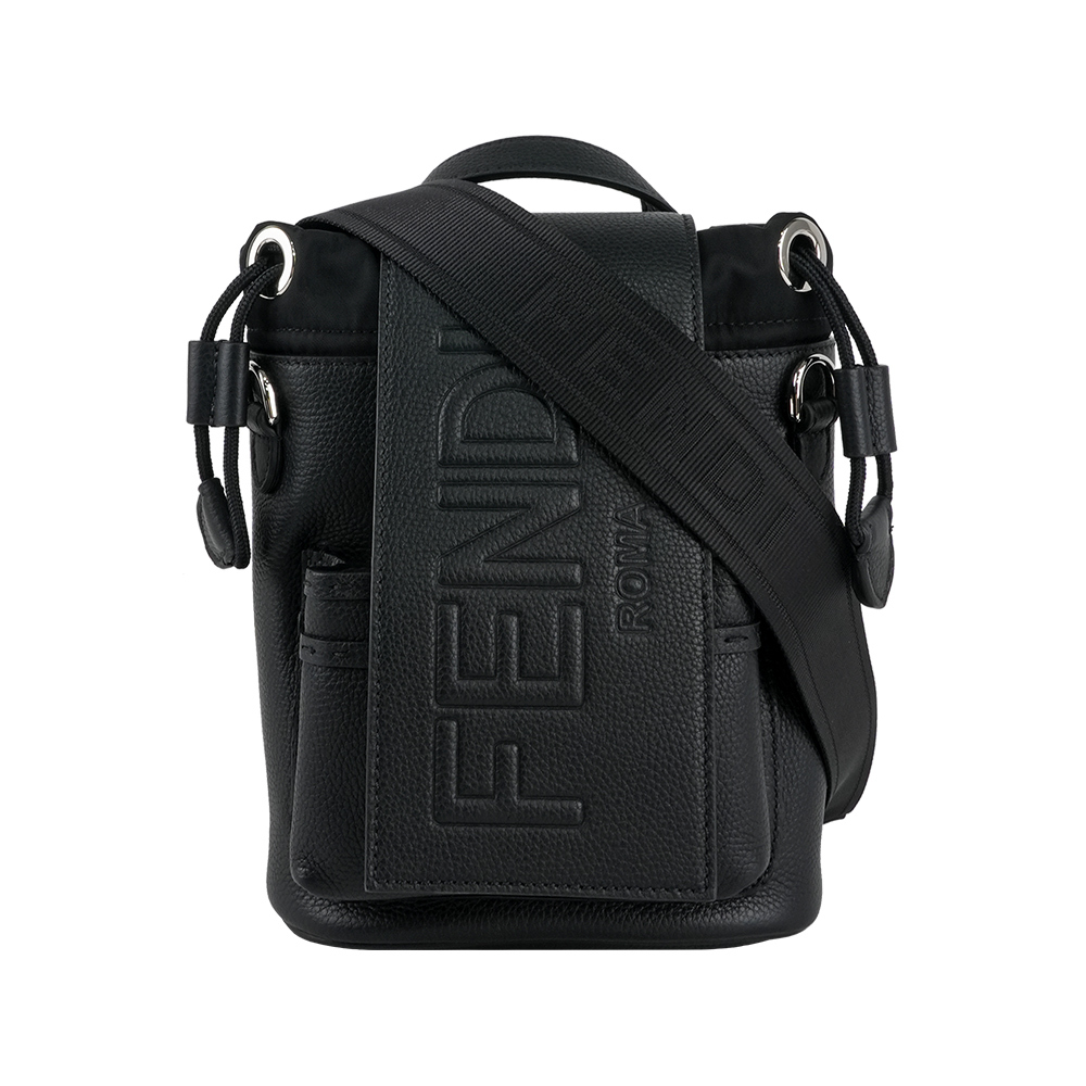 【Fendi】Strike 紋理牛皮翻蓋束口迷你單肩包(黑色)