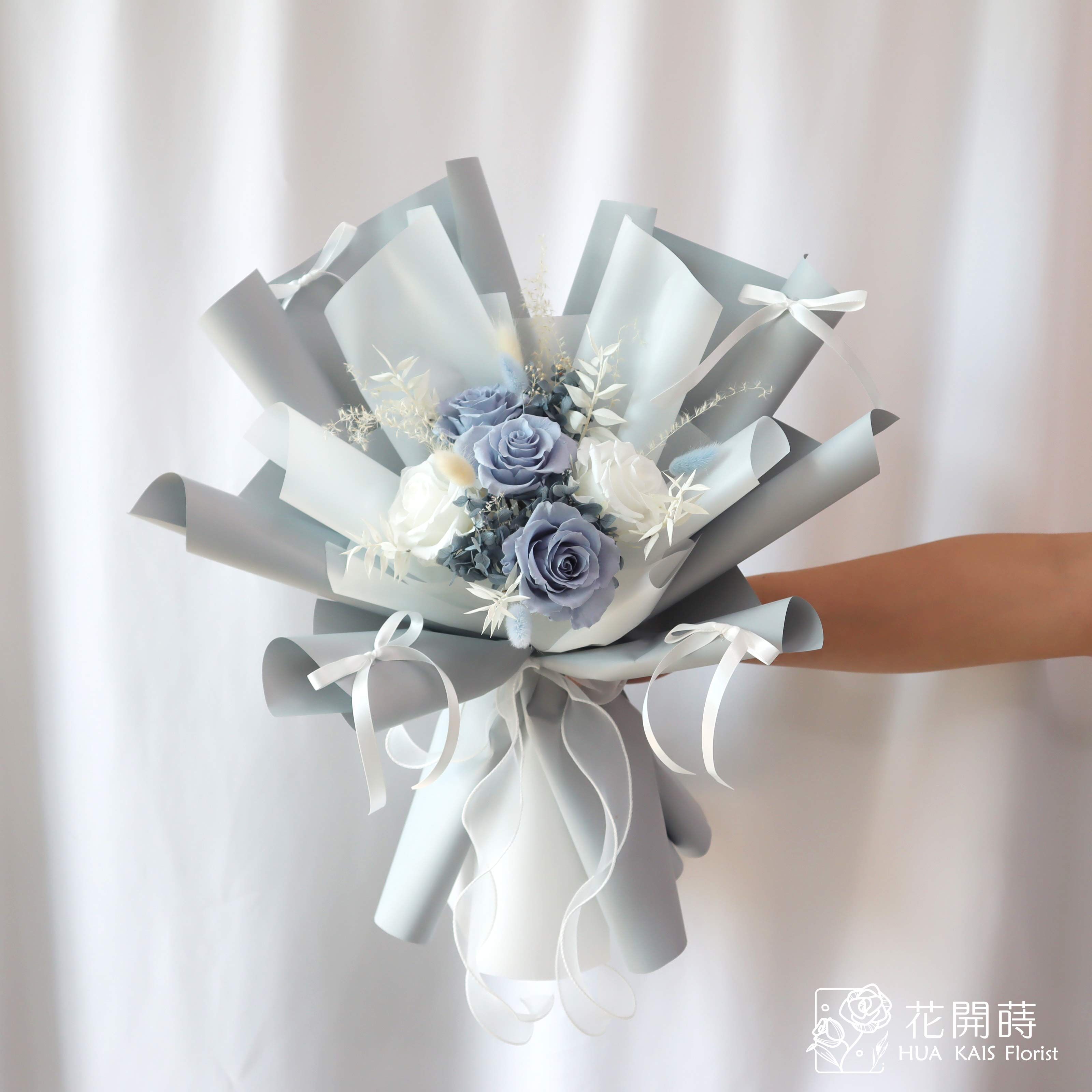 永生花束|藍白戀章L號永生玫瑰花束|告白花束|情人節花束|求婚花束|永生花|ins緞帶風|韓系花束