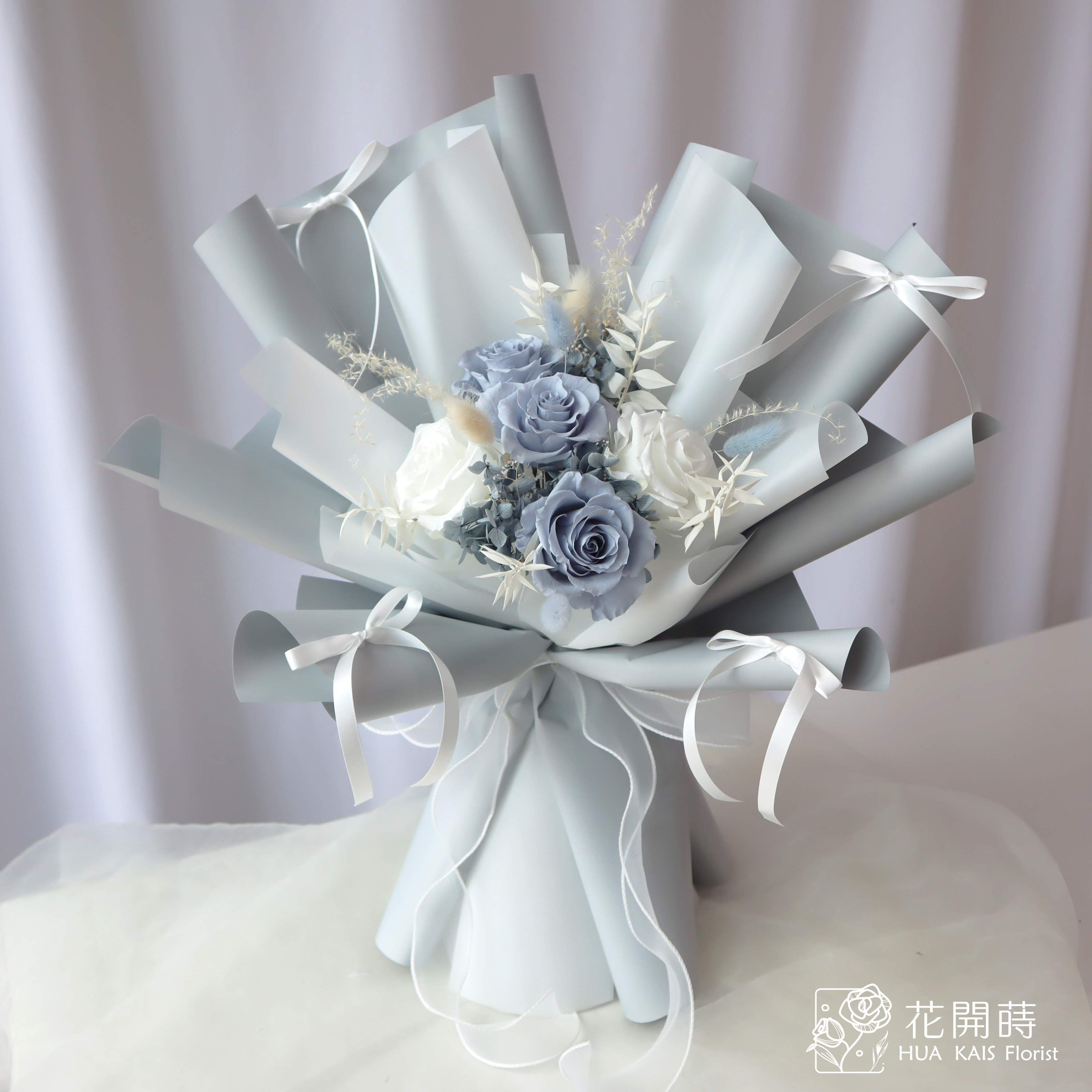 永生花束|藍白戀章L號永生玫瑰花束|告白花束|情人節花束|求婚花束|永生花|ins緞帶風|韓系花束
