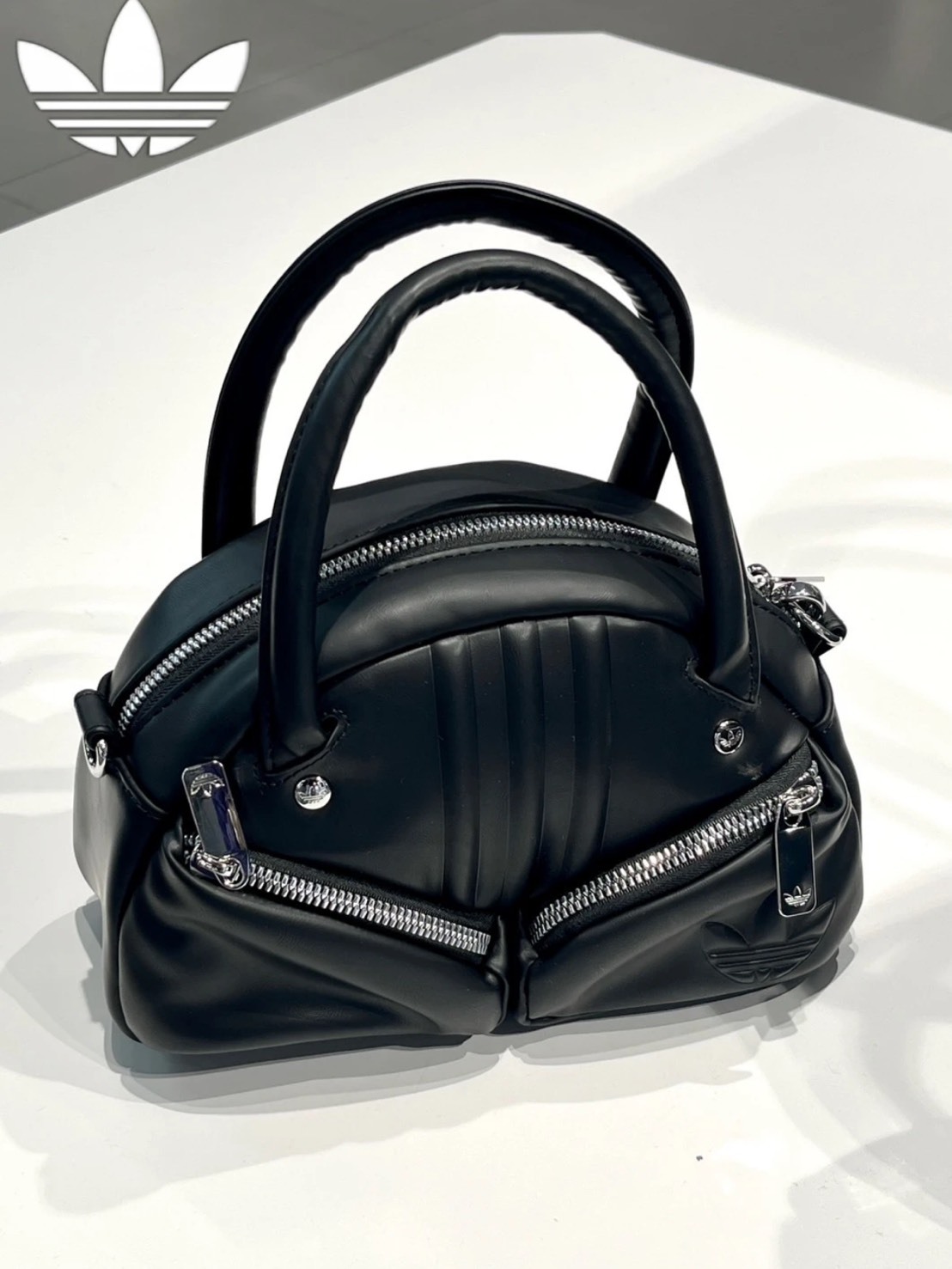 ADIDAS 皮革小口袋手提包