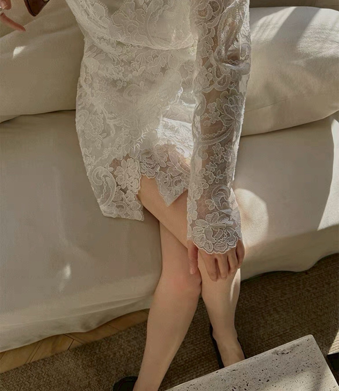 雲朵白透膚花朵蕾絲收腰V領短洋裝S-XL (Elegant & Love)