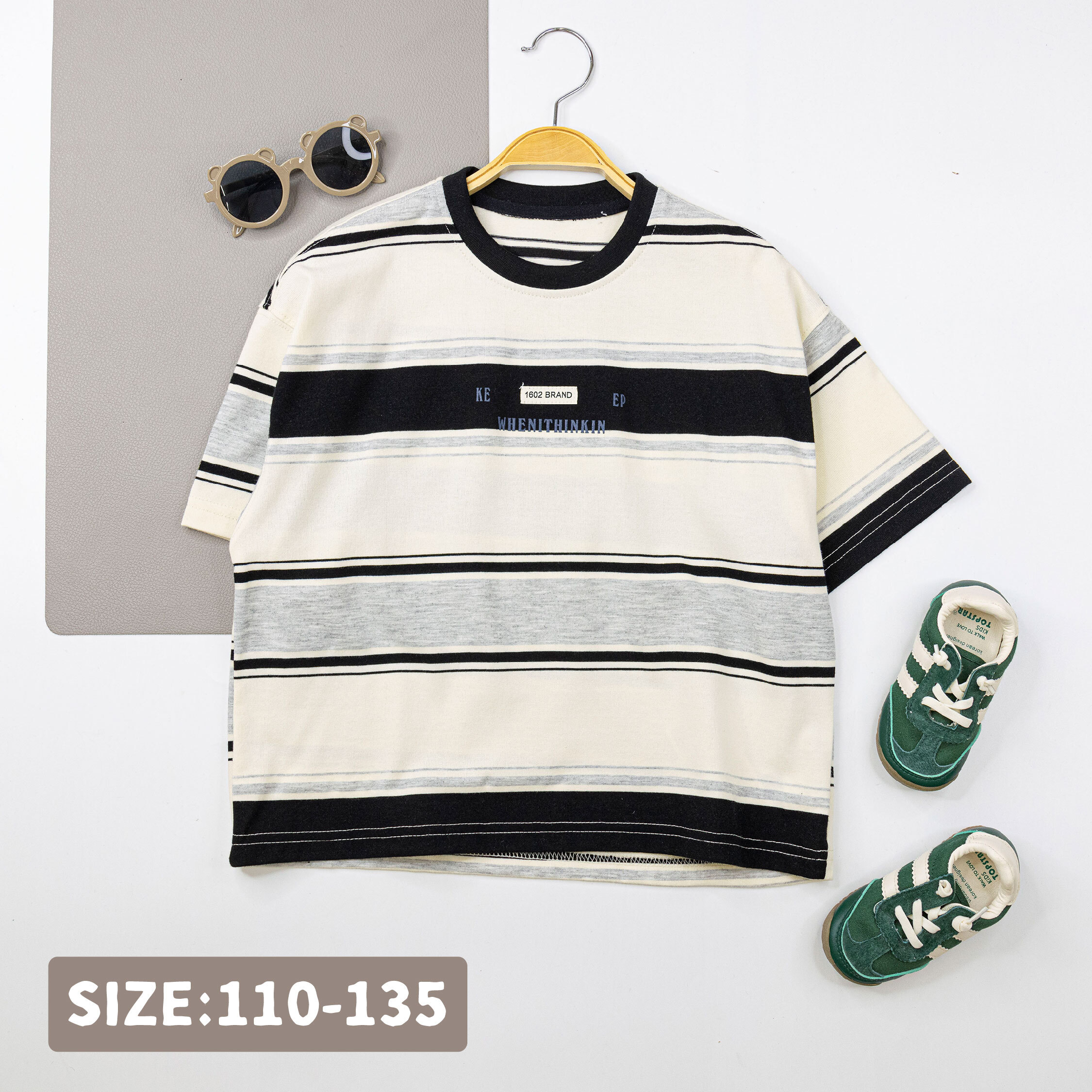 流行英字小標條紋上衣 (H50462)