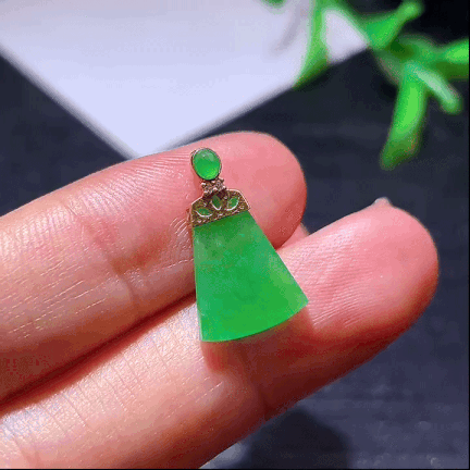 62432 翡翠無事牌吊墜
