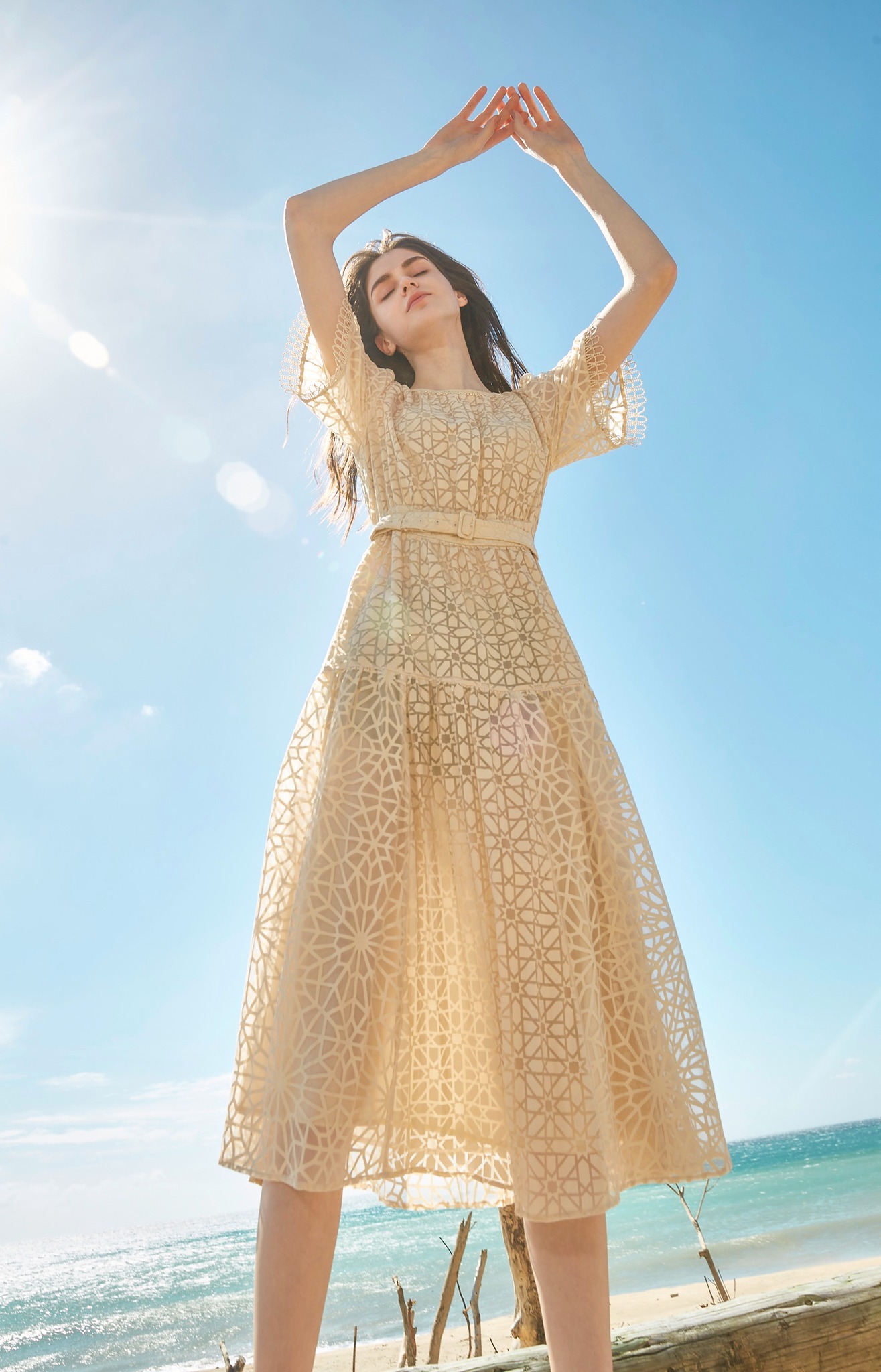 BD10058E1 浮雕花園窗花泡袖挖空長洋