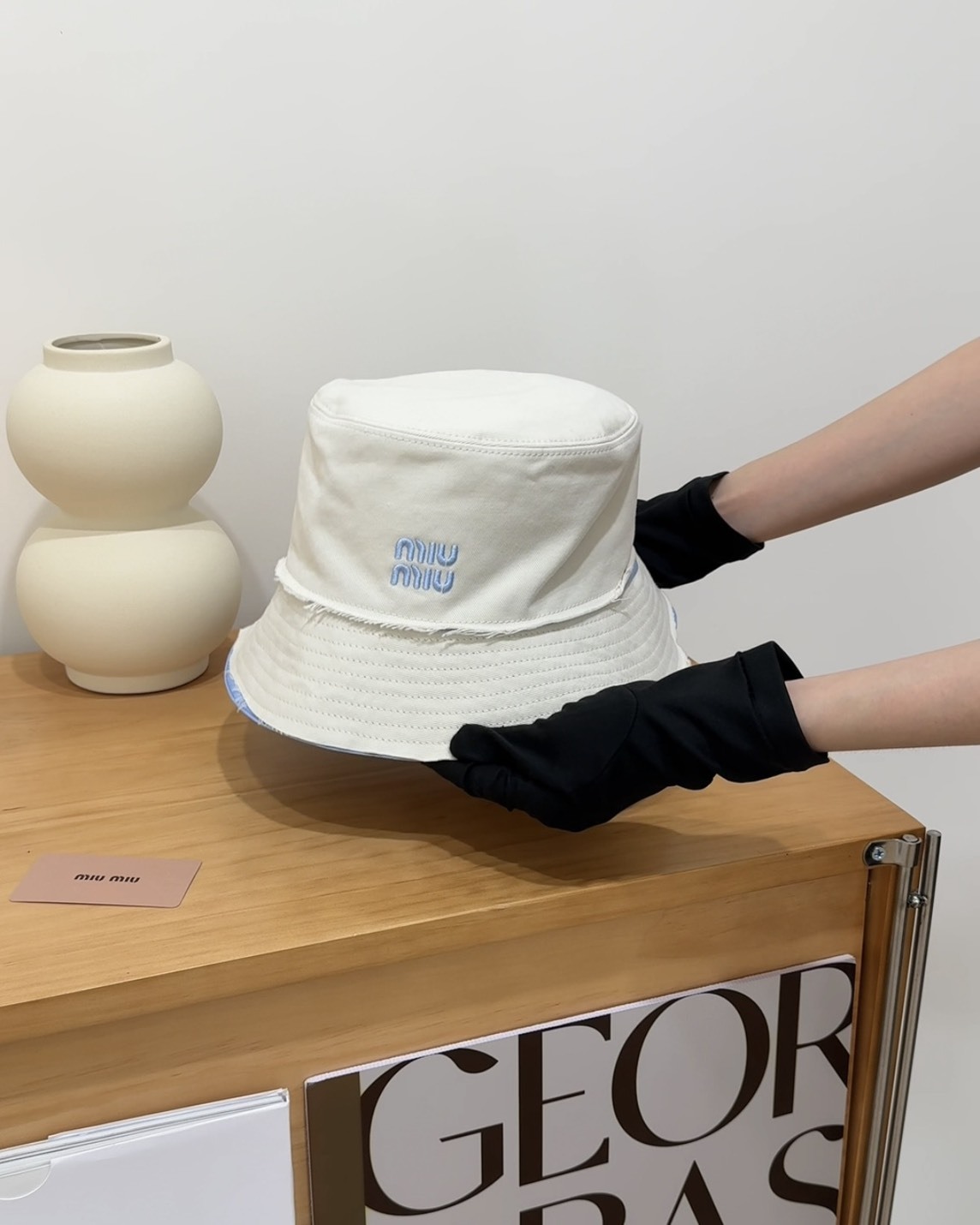 MIUMIU｜府綢漁夫帽 冰淇淋色