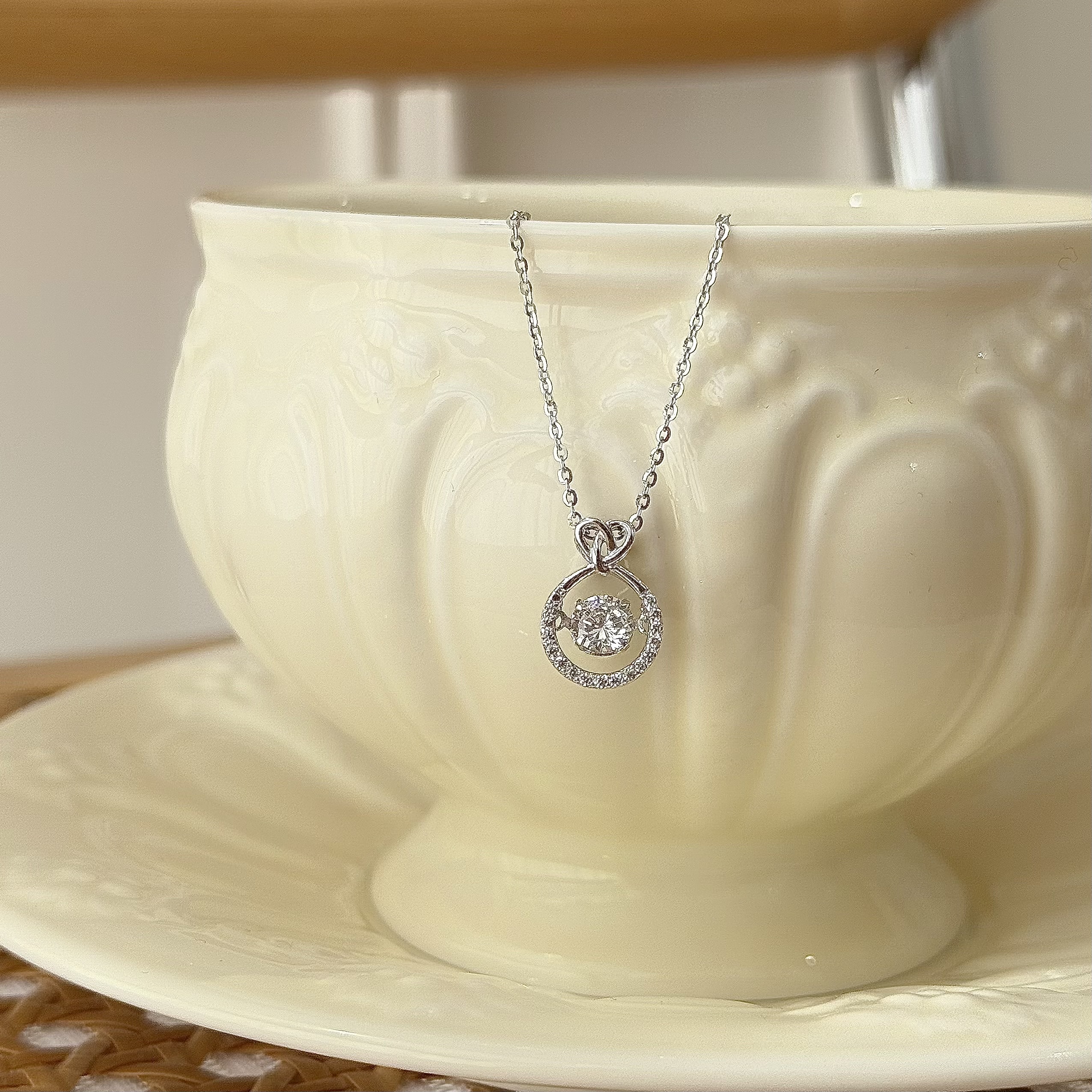 M71【輕奢】愛心扭結排鑽靈動純銀鎖骨鏈